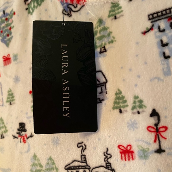 Laura Ashley  Christmas Nite Shirt - Picture 4 of 4